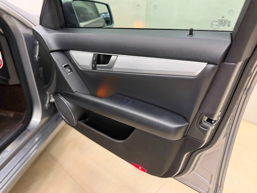 Mercedes-Benz C-Class C200 — foto 14